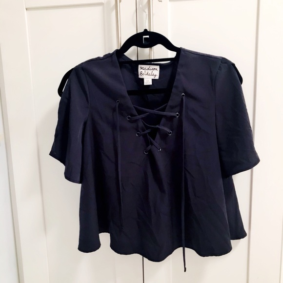 LAST DAY - Madison & Berkeley Flowy Navy Top - Picture 1 of 2